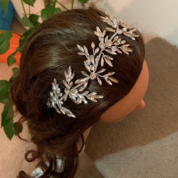 Bridal headpiece - Picture 1 of 4